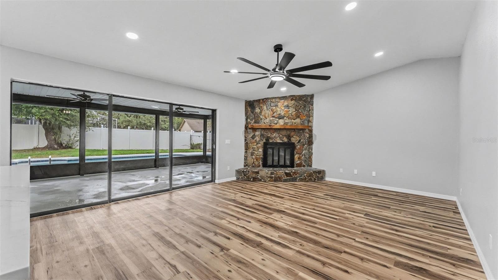 Single Family Residence at 1100 HAMMOCK SHADE DR, LAKELAND, photo 17 of 45