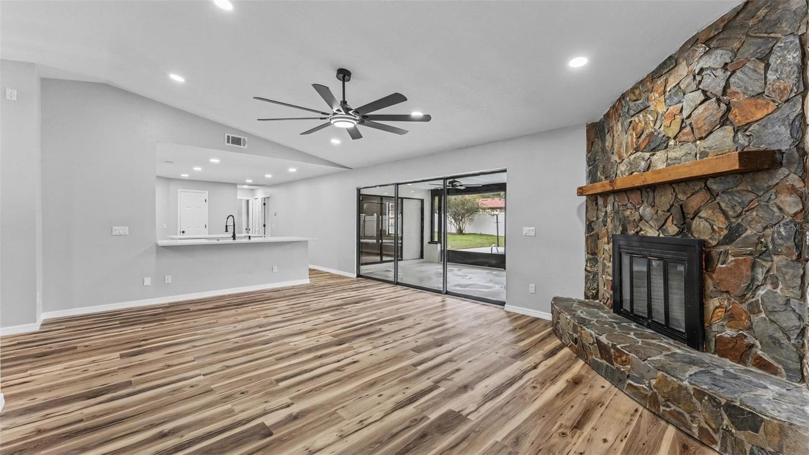 Single Family Residence at 1100 HAMMOCK SHADE DR, LAKELAND, photo 18 of 45