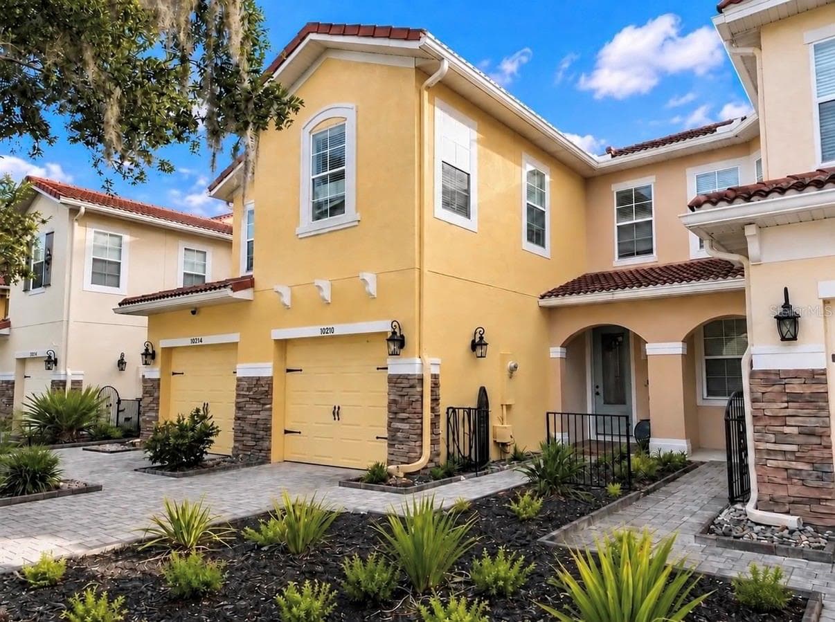 Townhouse at 10210 FALLSGROVE ST, ORLANDO, photo 2 of 28