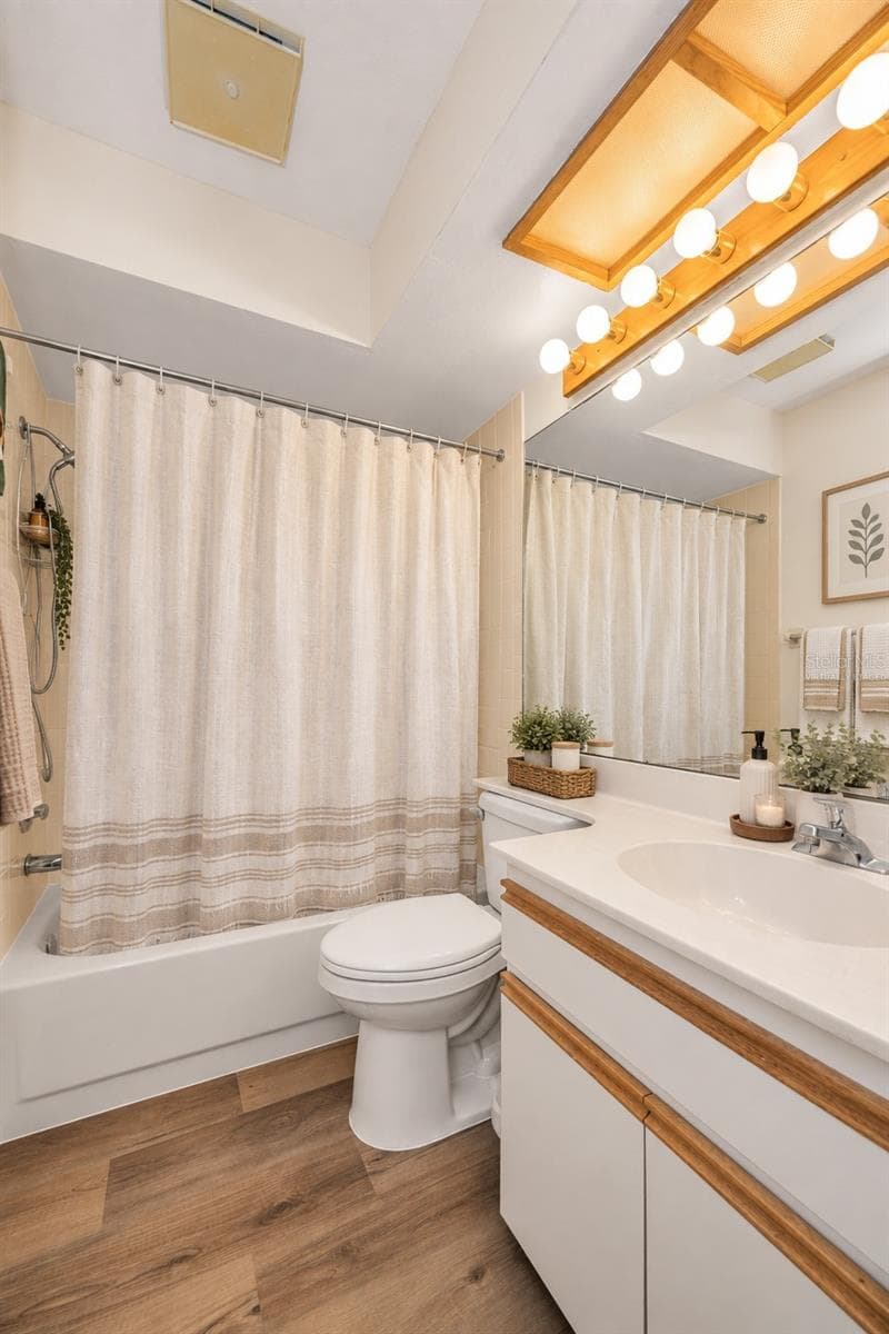 virtually staged, guest bath - 2119 ELM ST #103, DUNEDIN