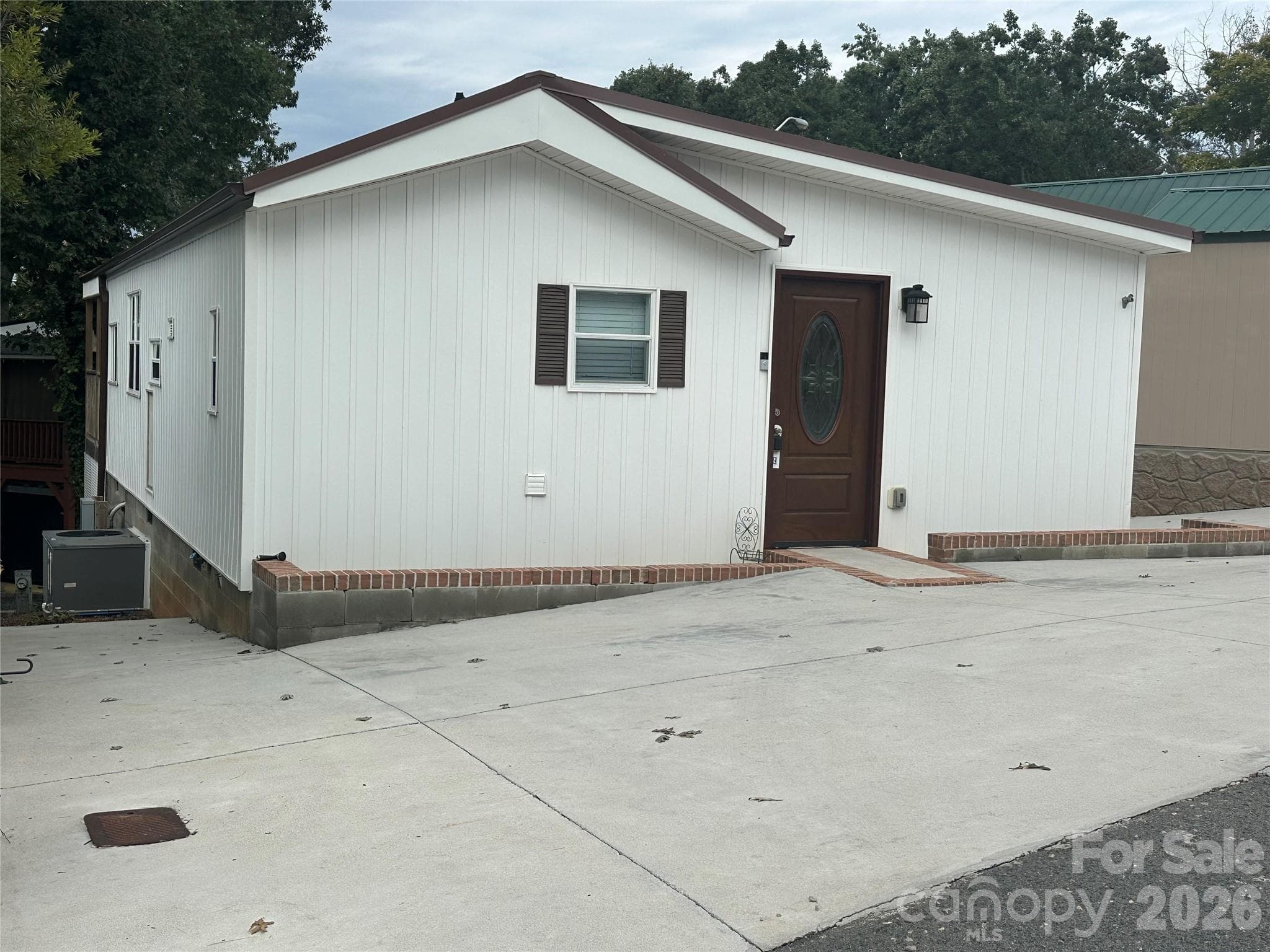 Single Family Residence at 106 Deer Field Drive, New London, photo 4 of 48
