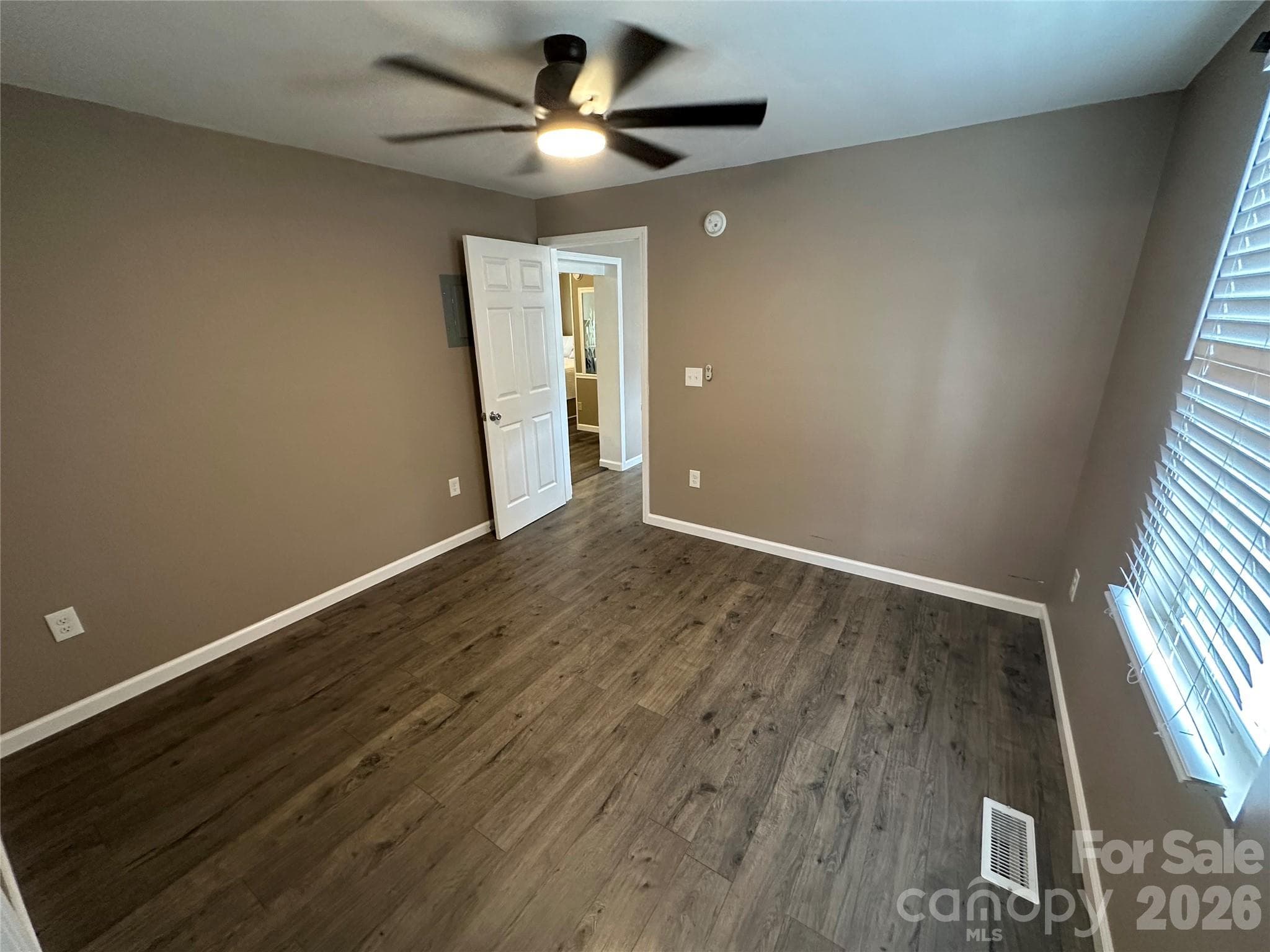 Single Family Residence at 106 Deer Field Drive, New London, photo 14 of 48