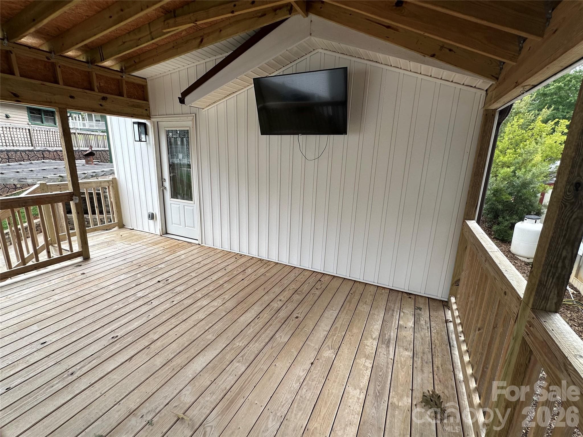 Single Family Residence at 106 Deer Field Drive, New London, photo 2 of 48