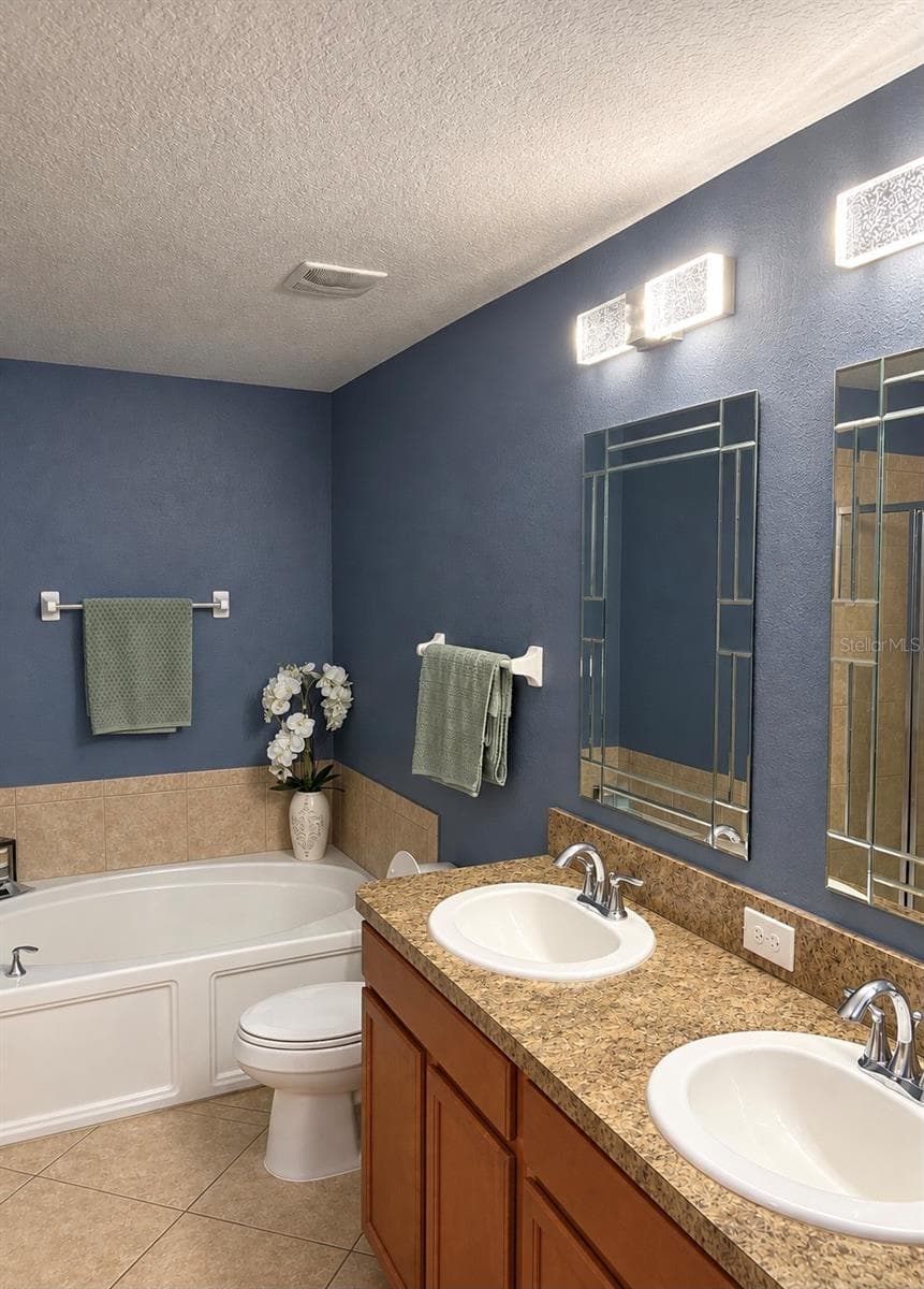Master bathroom - 9412 TRUMPET VINE LOOP, TRINITY
