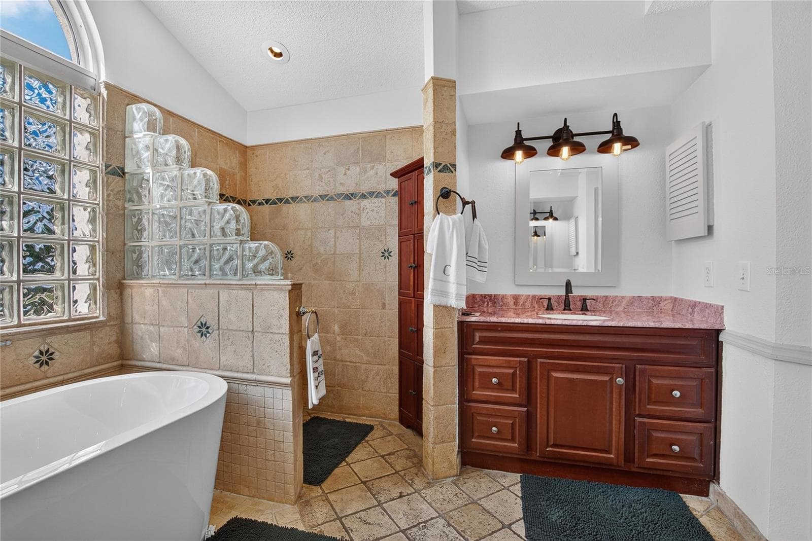 Primary Bath Split Vanities - 2010 RIVER PARK CT, VALRICO
