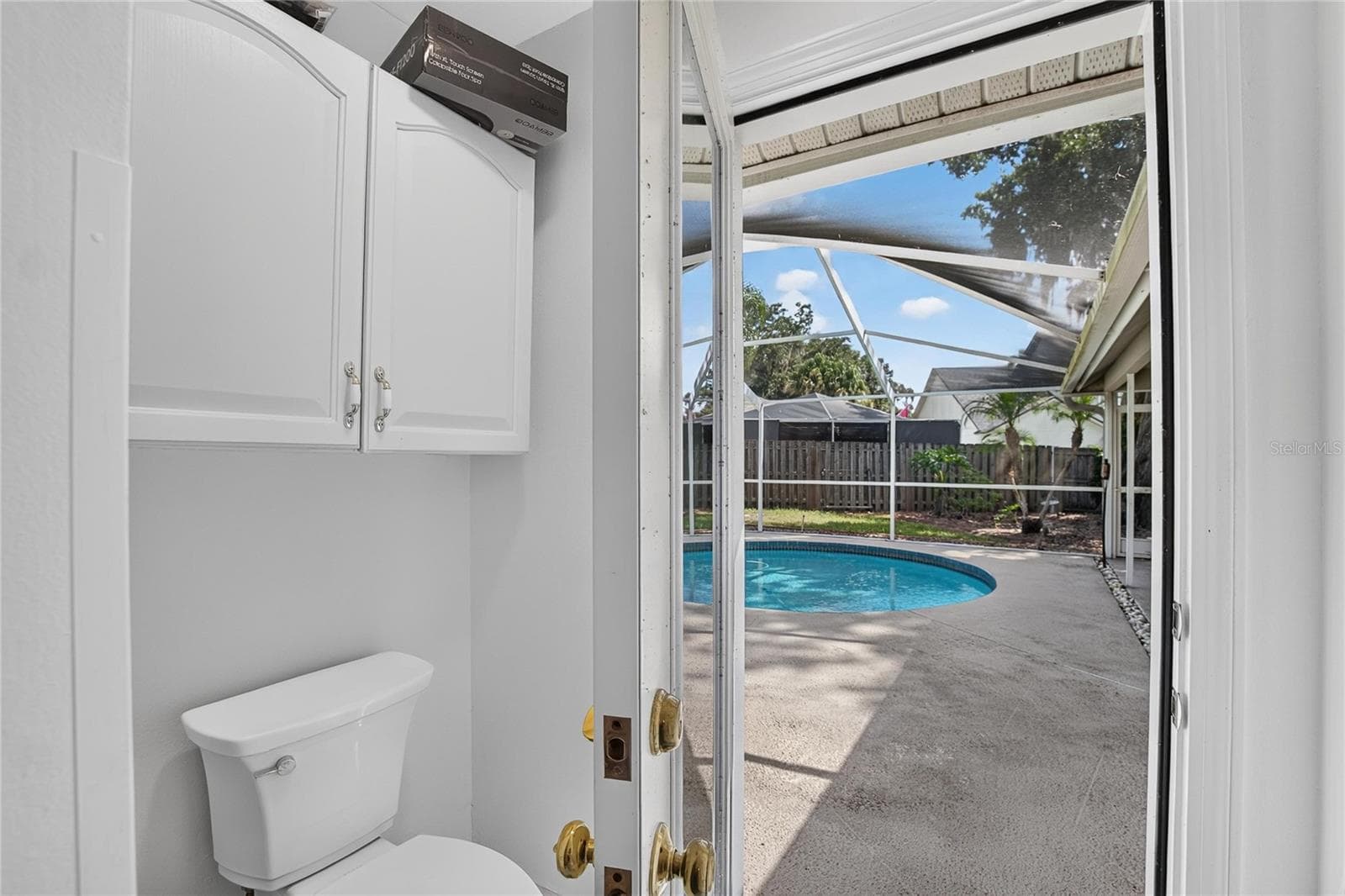 Bath 2 w/Pool Access - 2010 RIVER PARK CT, VALRICO