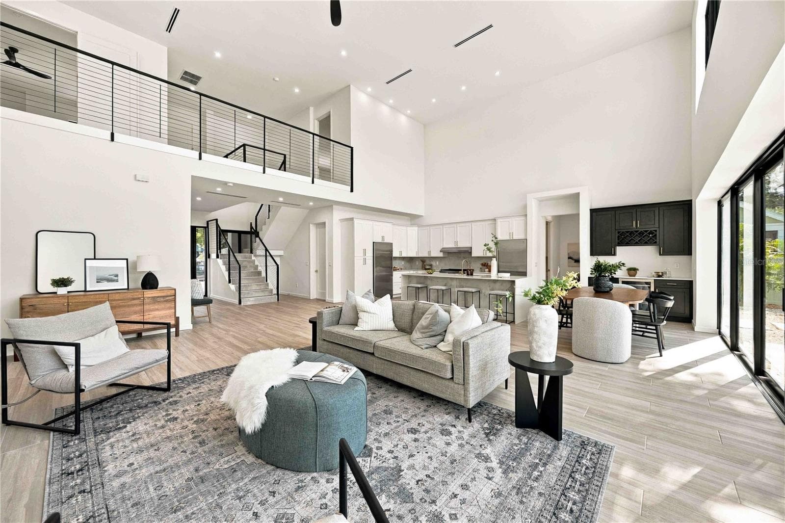 Expansive open floor plan - 2258 ARLINGTON ST, SARASOTA