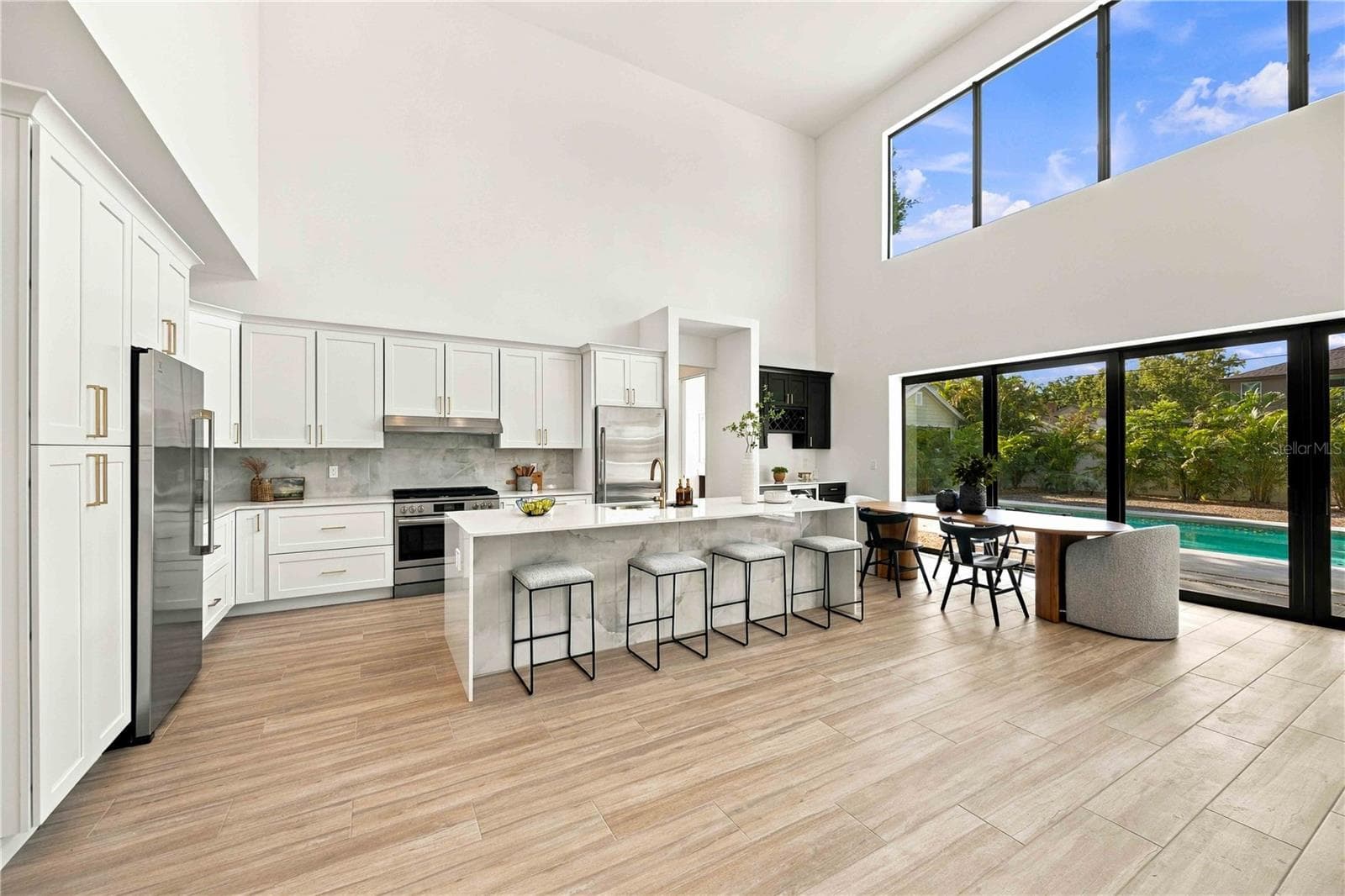 Expansive eat-in kitchen/ Dining area with separate fridge & freezers - 2258 ARLINGTON ST, SARASOTA
