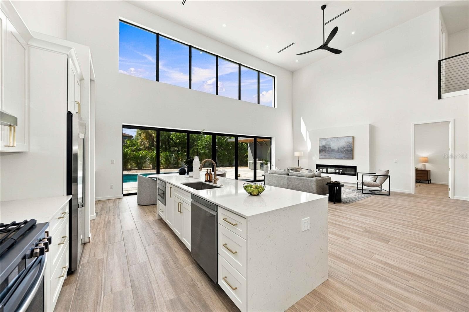 Open floor plan - 2258 ARLINGTON ST, SARASOTA