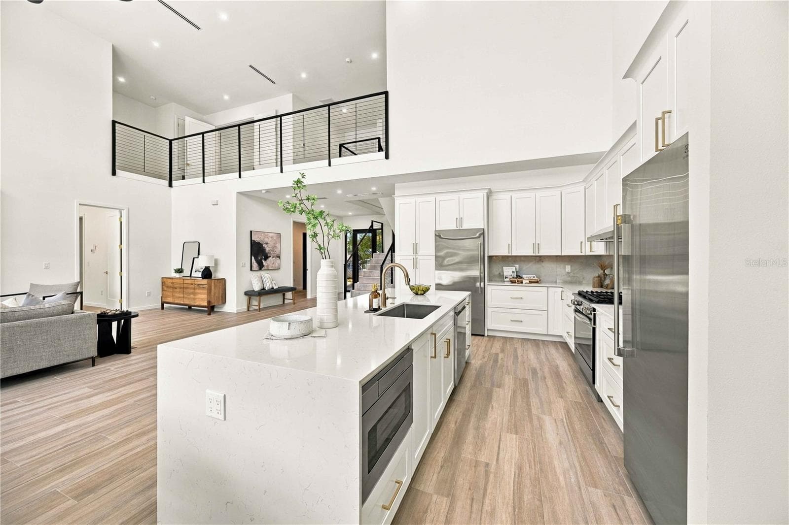 Open floor plan - 2258 ARLINGTON ST, SARASOTA