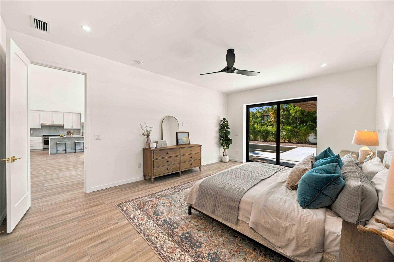 1st Flr Primary Bedroom w/ ensuite Bathroom - 2258 ARLINGTON ST, SARASOTA