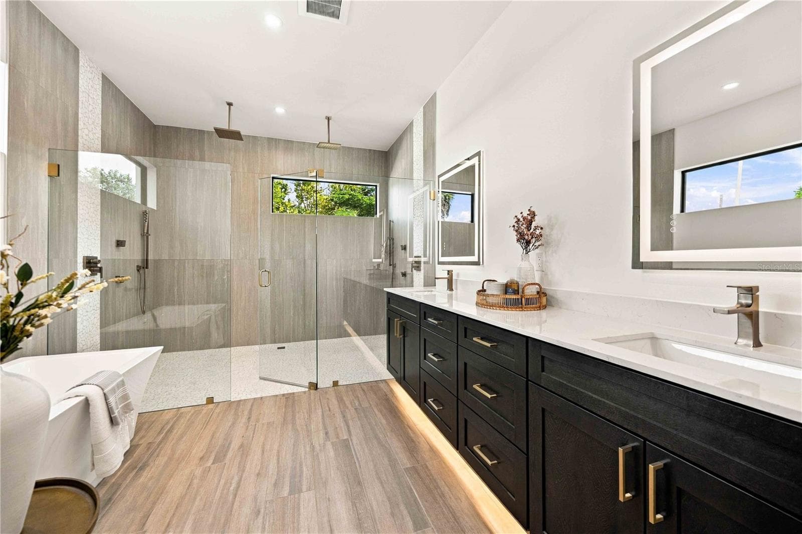 Primary ensuite Bathroom (#1) - 2258 ARLINGTON ST, SARASOTA