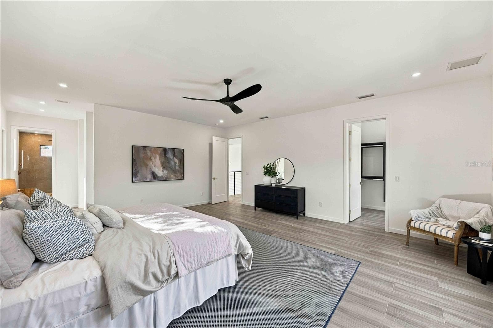 2nd floor primary (#3) bedroom w/ ensuite bathroom (#3) - 2258 ARLINGTON ST, SARASOTA