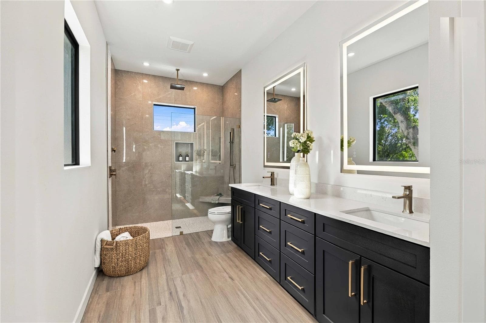 2nd Floor ensuite bathroom (#3) to primary bedroom (#3) - 2258 ARLINGTON ST, SARASOTA