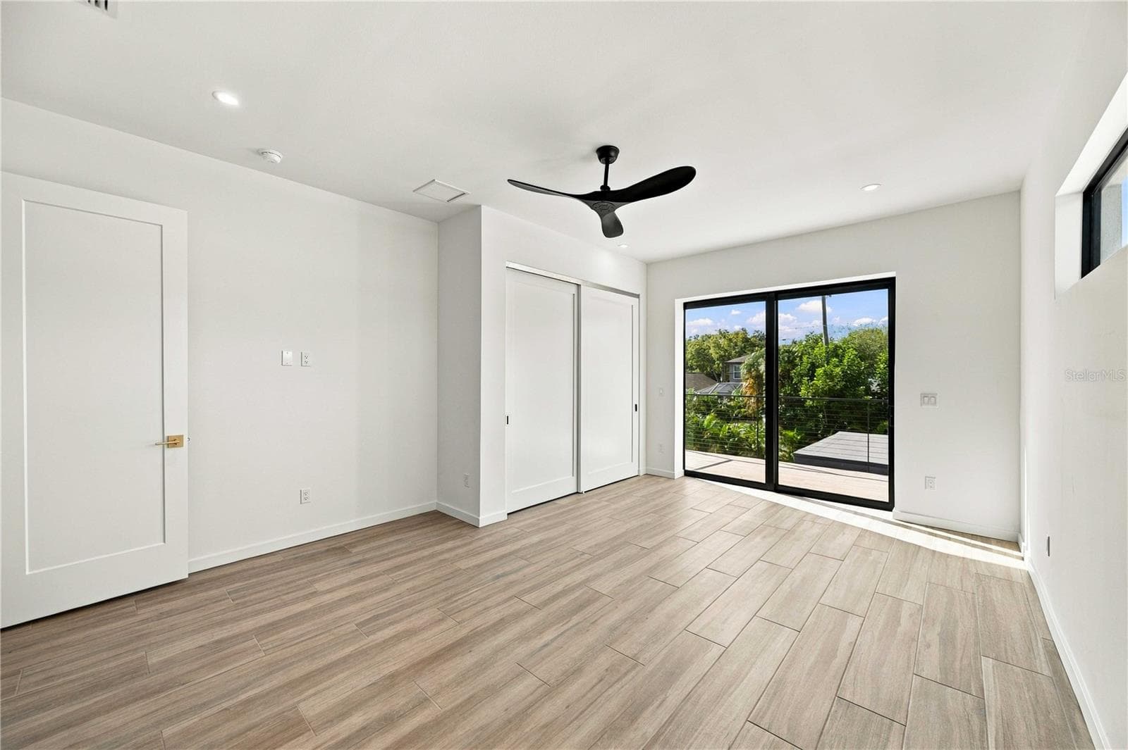Upstair w/ 5th bedroom & bath Upstairs 5th bedroom & bath w/ balcony overlooking pool - 2258 ARLINGTON ST, SARASOTA