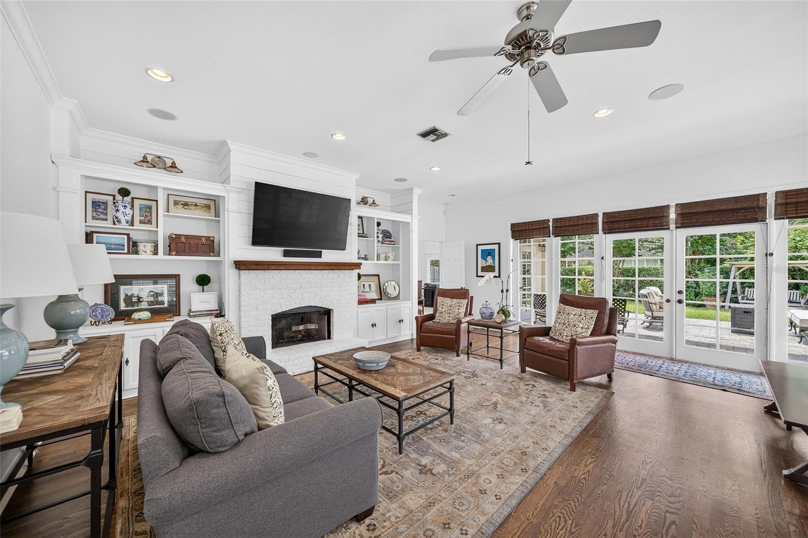 Family room overlooking back patio - 1230 NORWOOD PL, ORLANDO