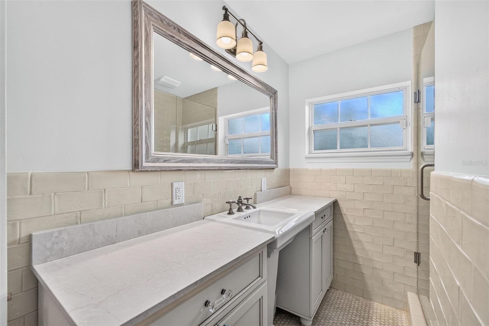 Bathroom for bedroom #3 and #4 - 1230 NORWOOD PL, ORLANDO