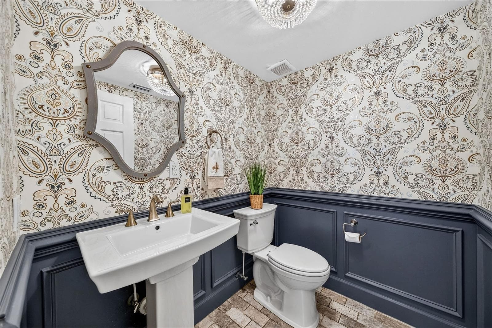 Powder bathroom off living room - 1230 NORWOOD PL, ORLANDO