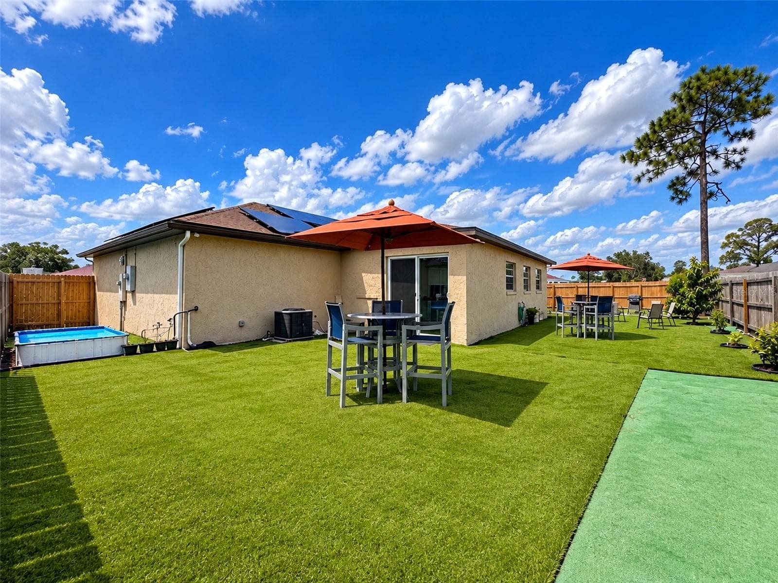 Spacious backyard made for relaxing. - 77 HARNESS LN, KISSIMMEE