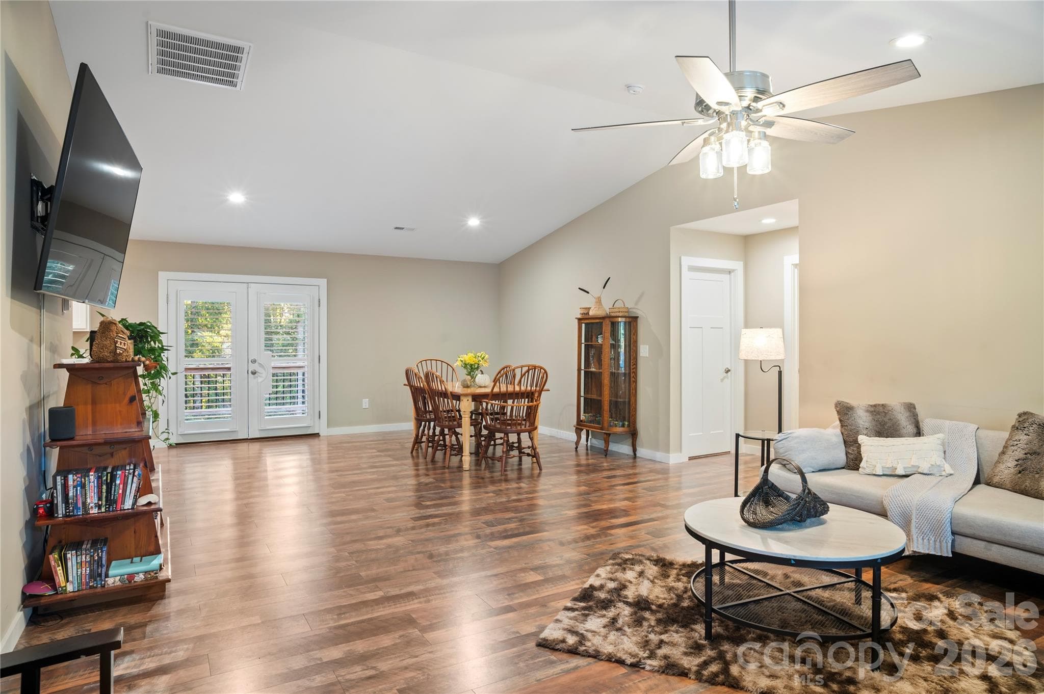 Single Family Residence at 212 Walt Drive, Hendersonville, photo 16 of 45