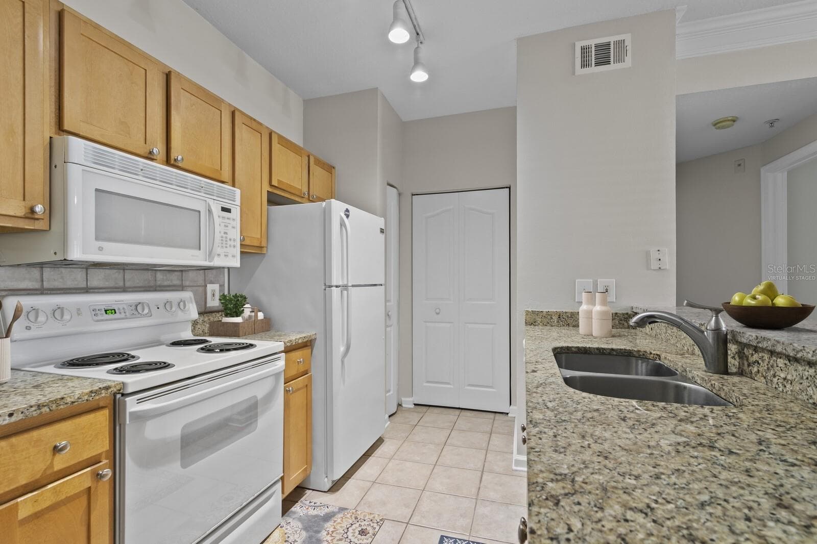 Virtually Staged - 4207 S DALE MABRY HWY #6107, TAMPA