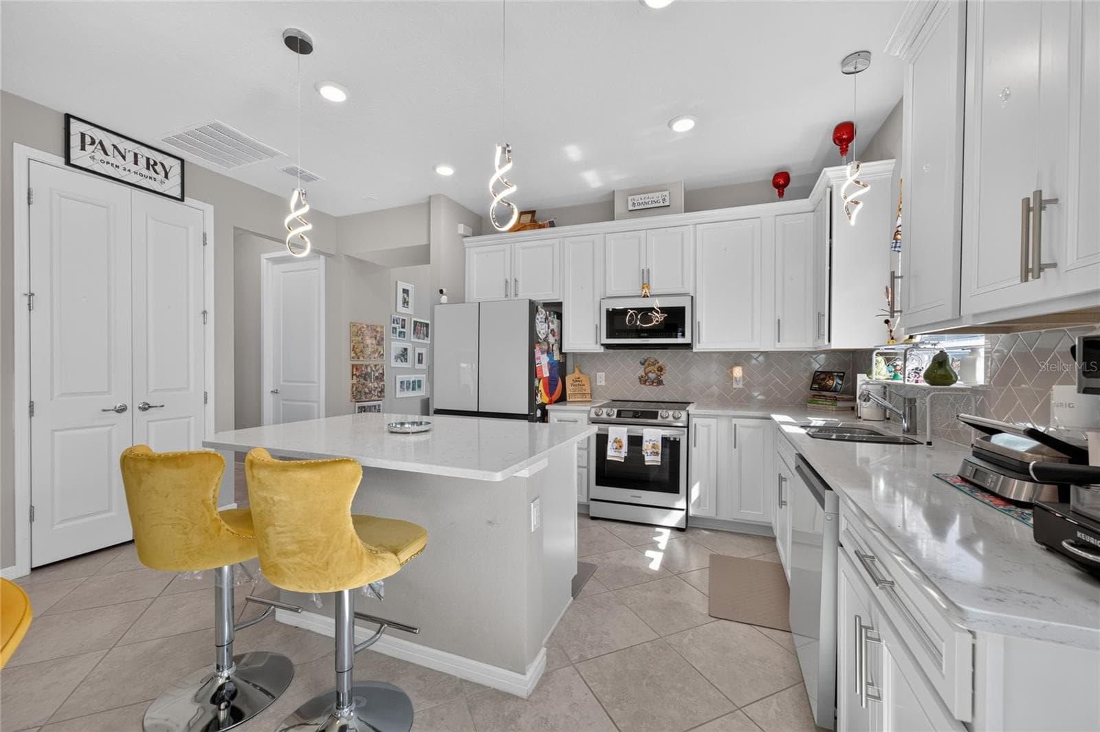 Villa at 2706 SUMMER RETREAT LN, KISSIMMEE, photo 8 of 36