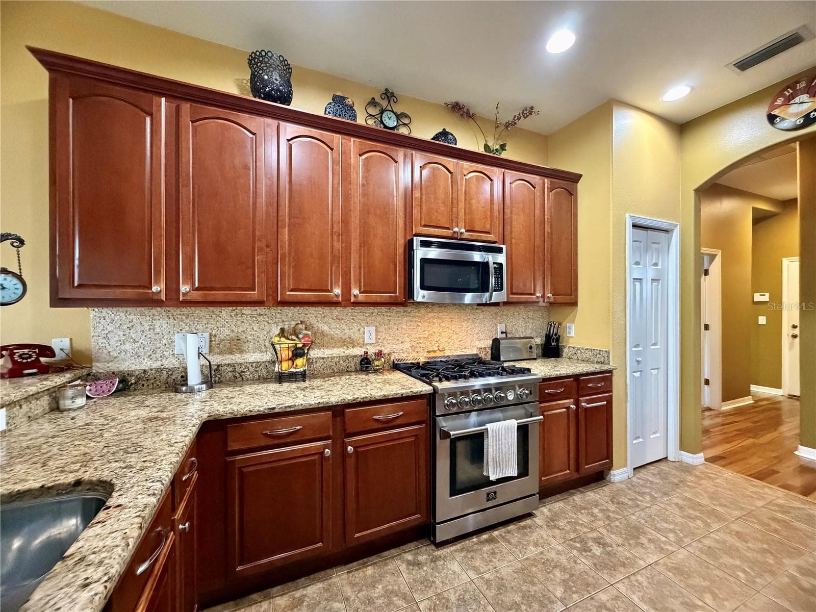 Single Family Residence at 2336 SHIRECREST COVE WAY, LUTZ, photo 11 of 31