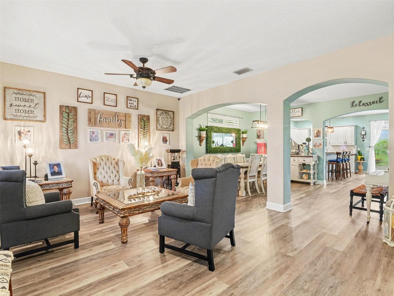 Entry and sitting room - 7124 34TH ST E, SARASOTA