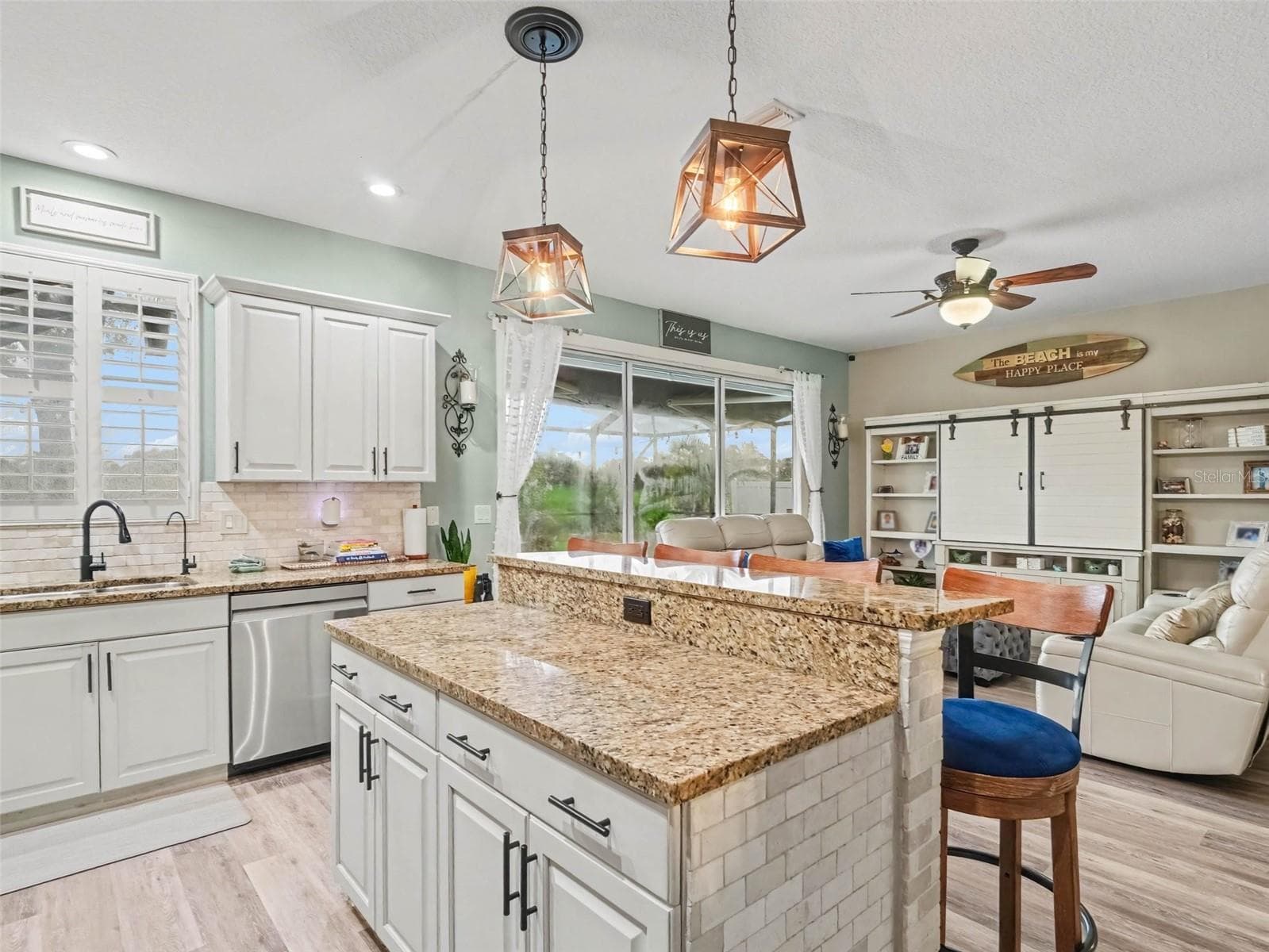 Kitchen with island for entertaining - 7124 34TH ST E, SARASOTA