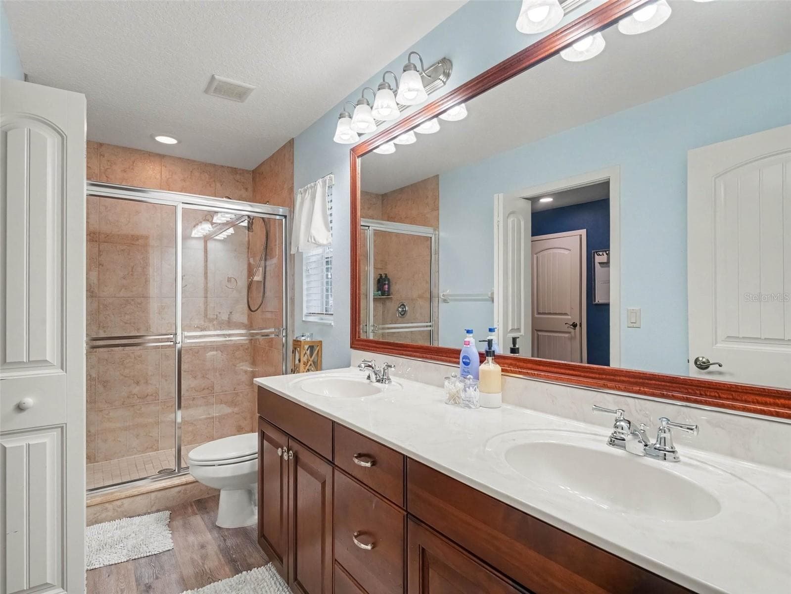 2nd Floor En-Suite Bath - 7124 34TH ST E, SARASOTA