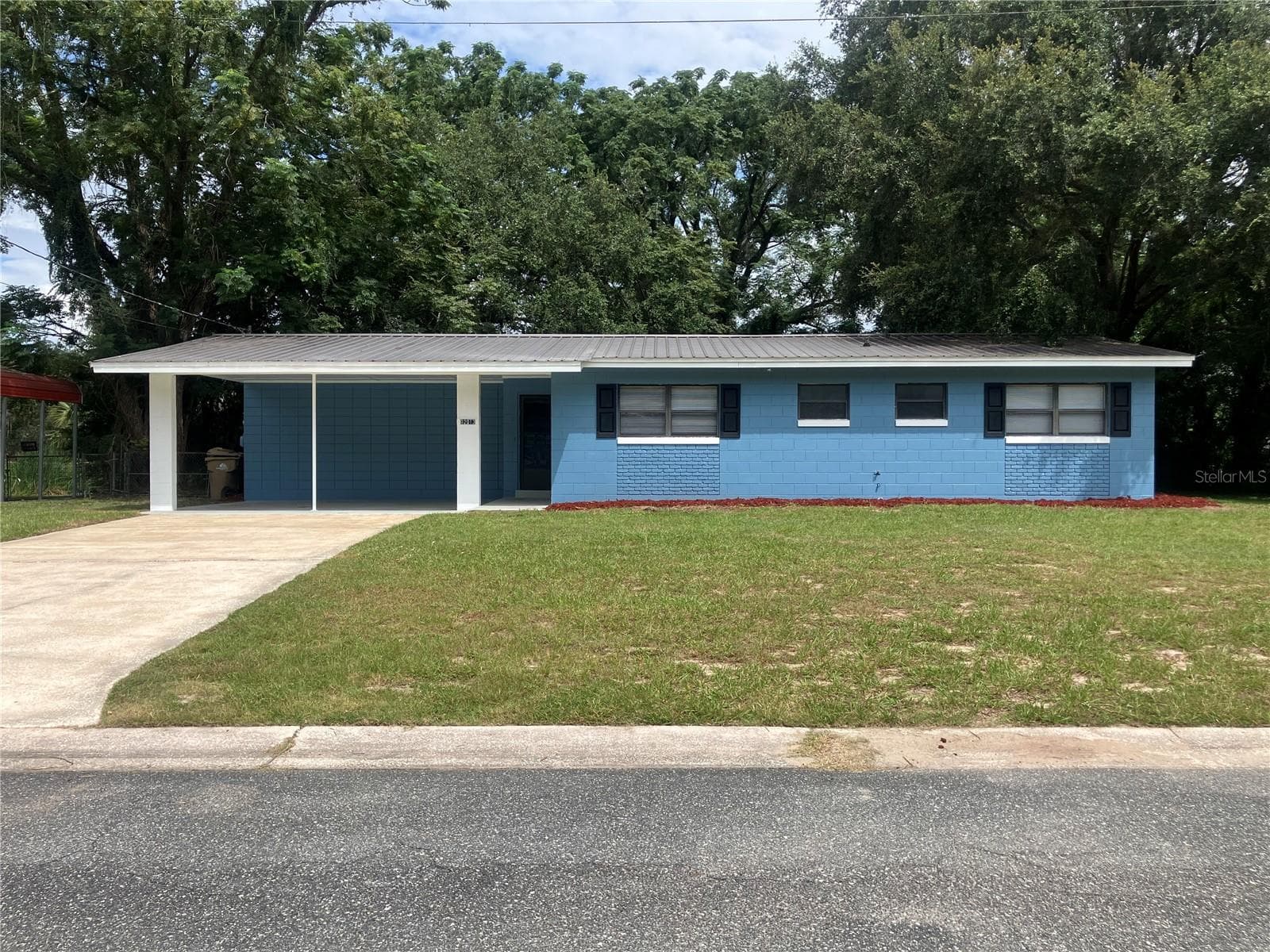 2013 LIVE OAK DR