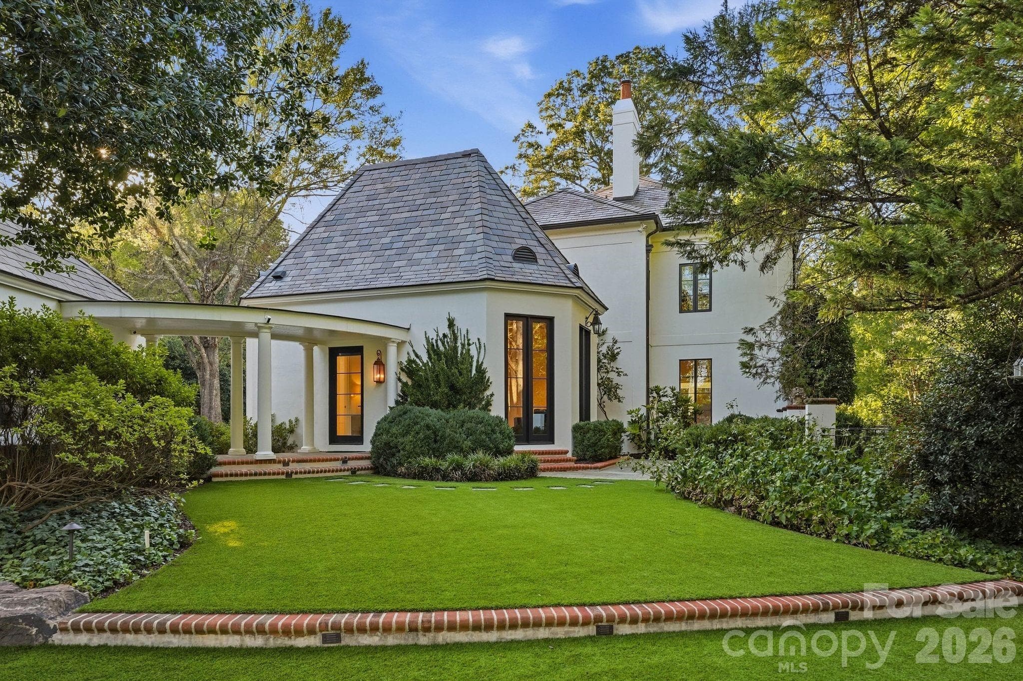 Primary suite on the main floor with private courtyard - 600 Hermitage Road, Charlotte