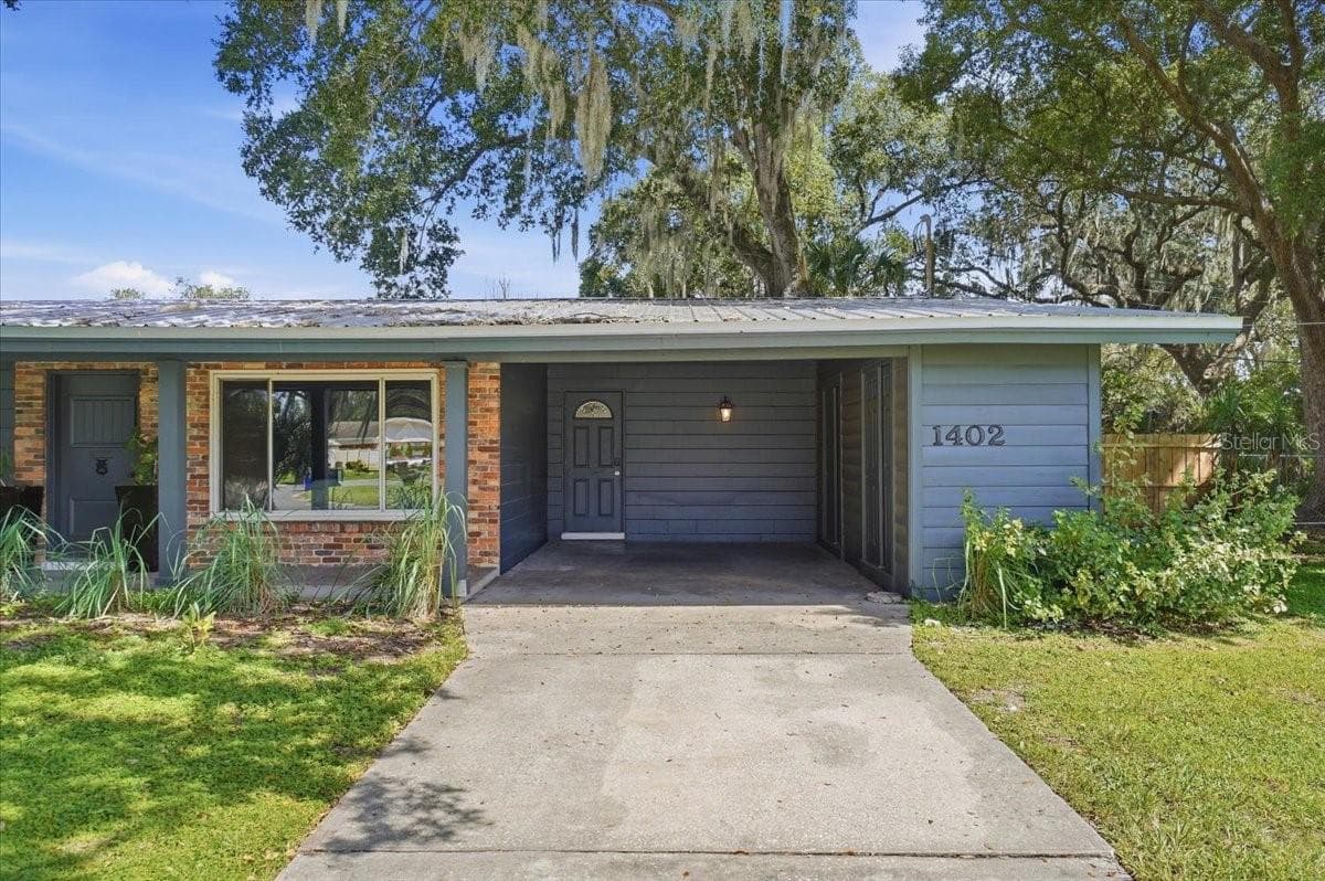 Single Family Residence at 1402 PHYLLIS ST, LAKELAND, photo 3 of 37