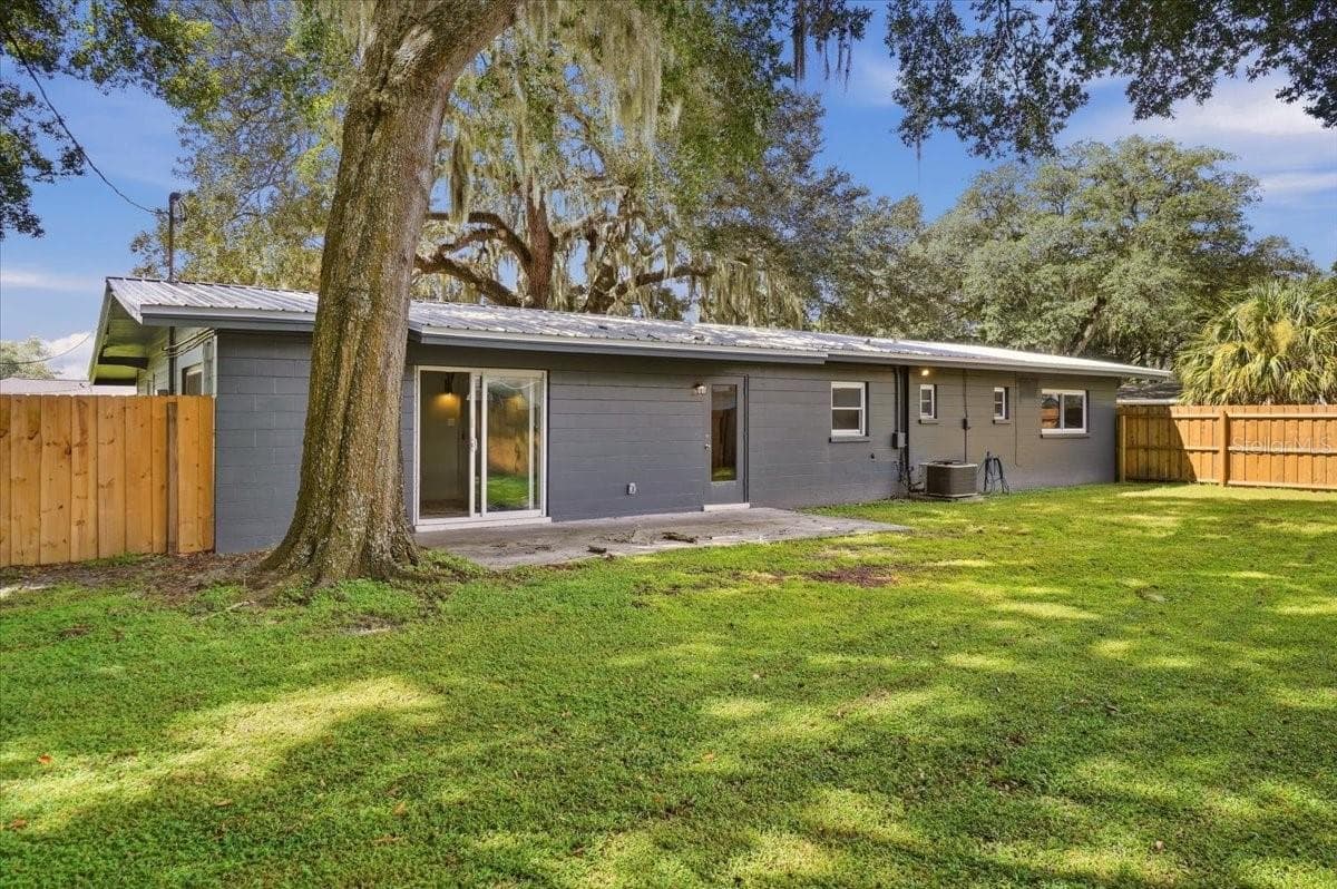 Single Family Residence at 1402 PHYLLIS ST, LAKELAND, photo 28 of 37