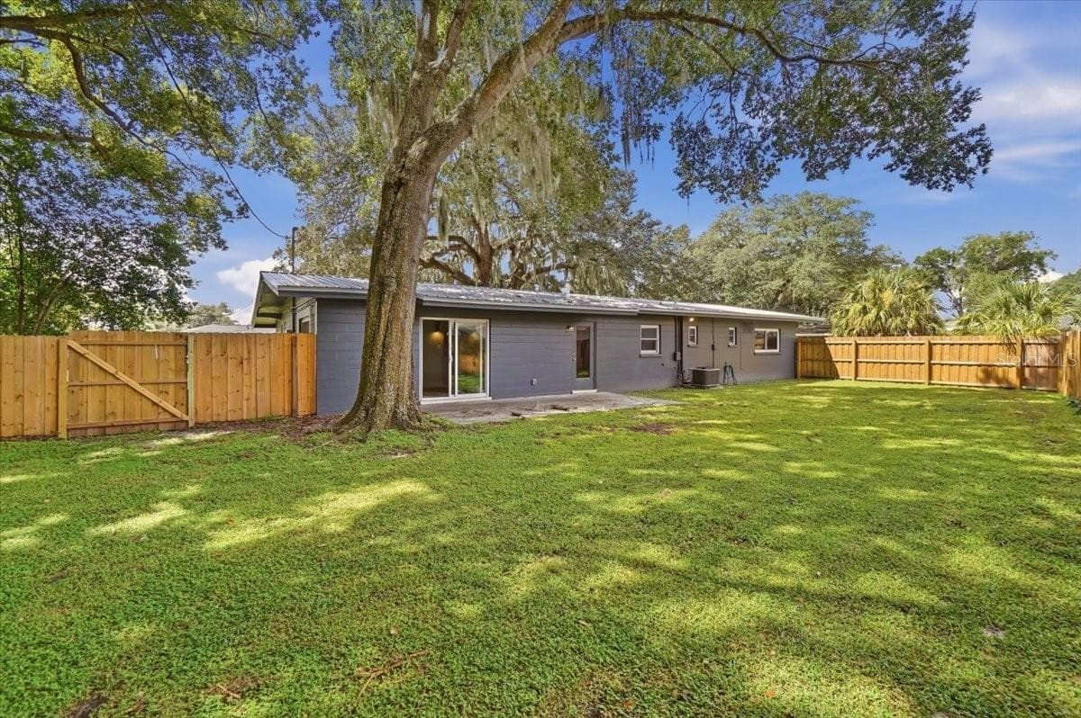 Single Family Residence at 1402 PHYLLIS ST, LAKELAND, photo 29 of 37