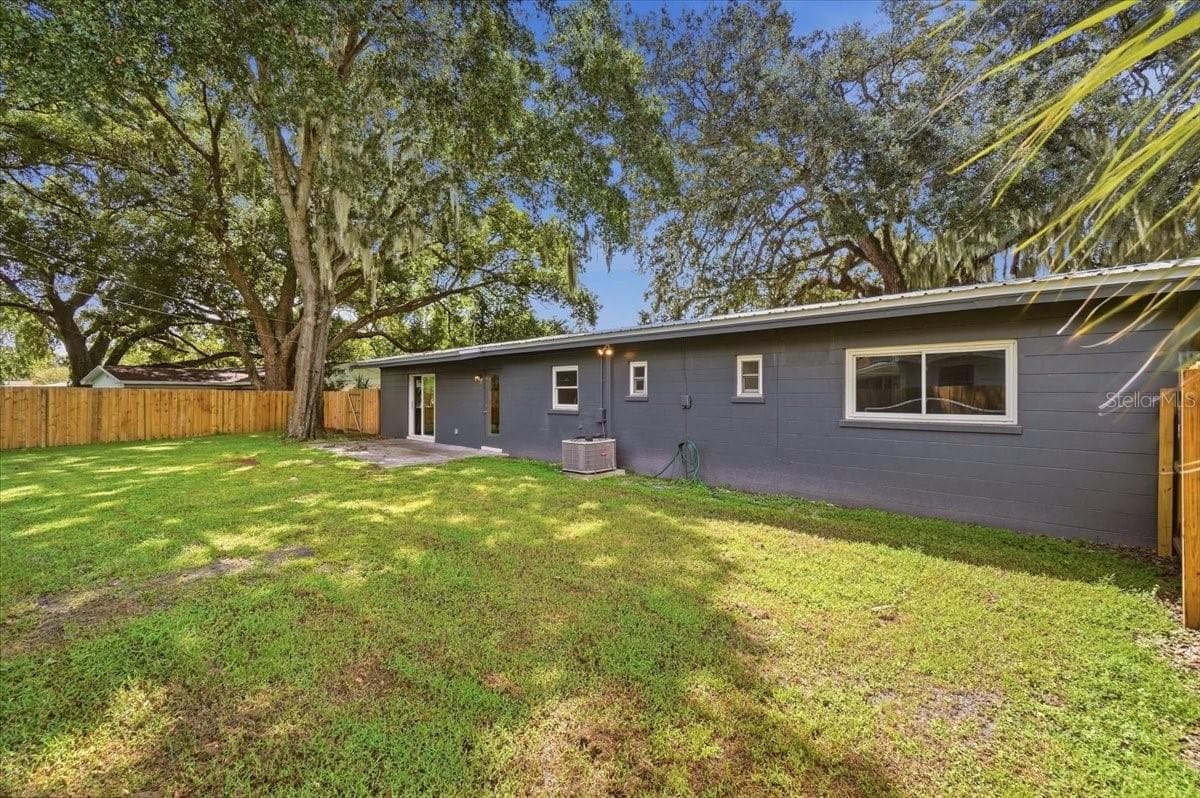 Single Family Residence at 1402 PHYLLIS ST, LAKELAND, photo 30 of 37