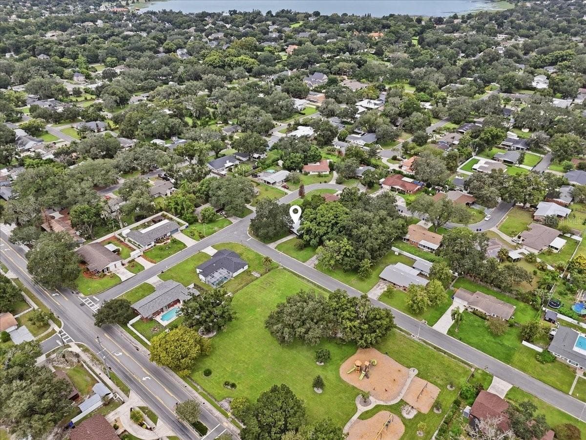 Single Family Residence at 1402 PHYLLIS ST, LAKELAND, photo 32 of 37