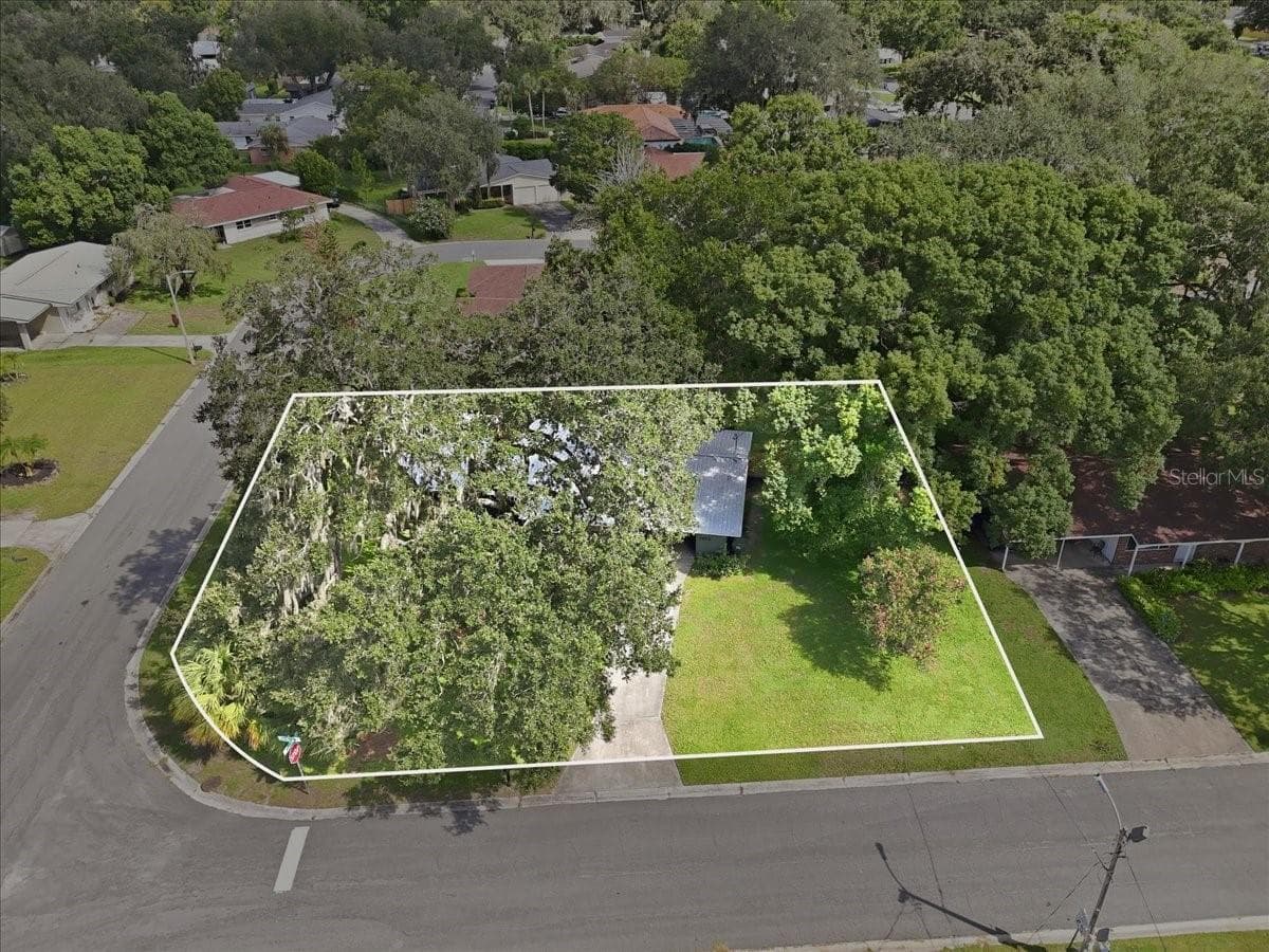 Single Family Residence at 1402 PHYLLIS ST, LAKELAND, photo 33 of 37