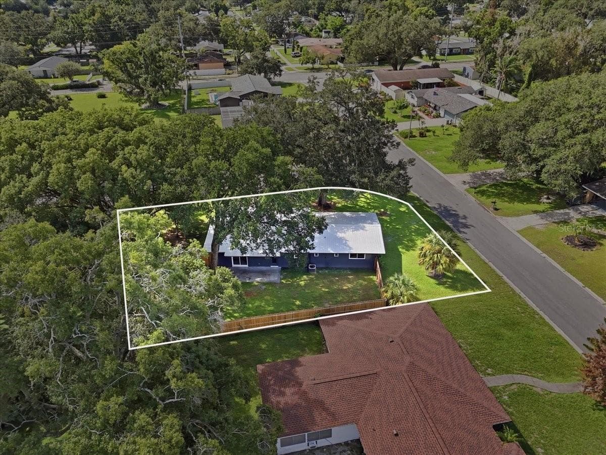 Single Family Residence at 1402 PHYLLIS ST, LAKELAND, photo 34 of 37
