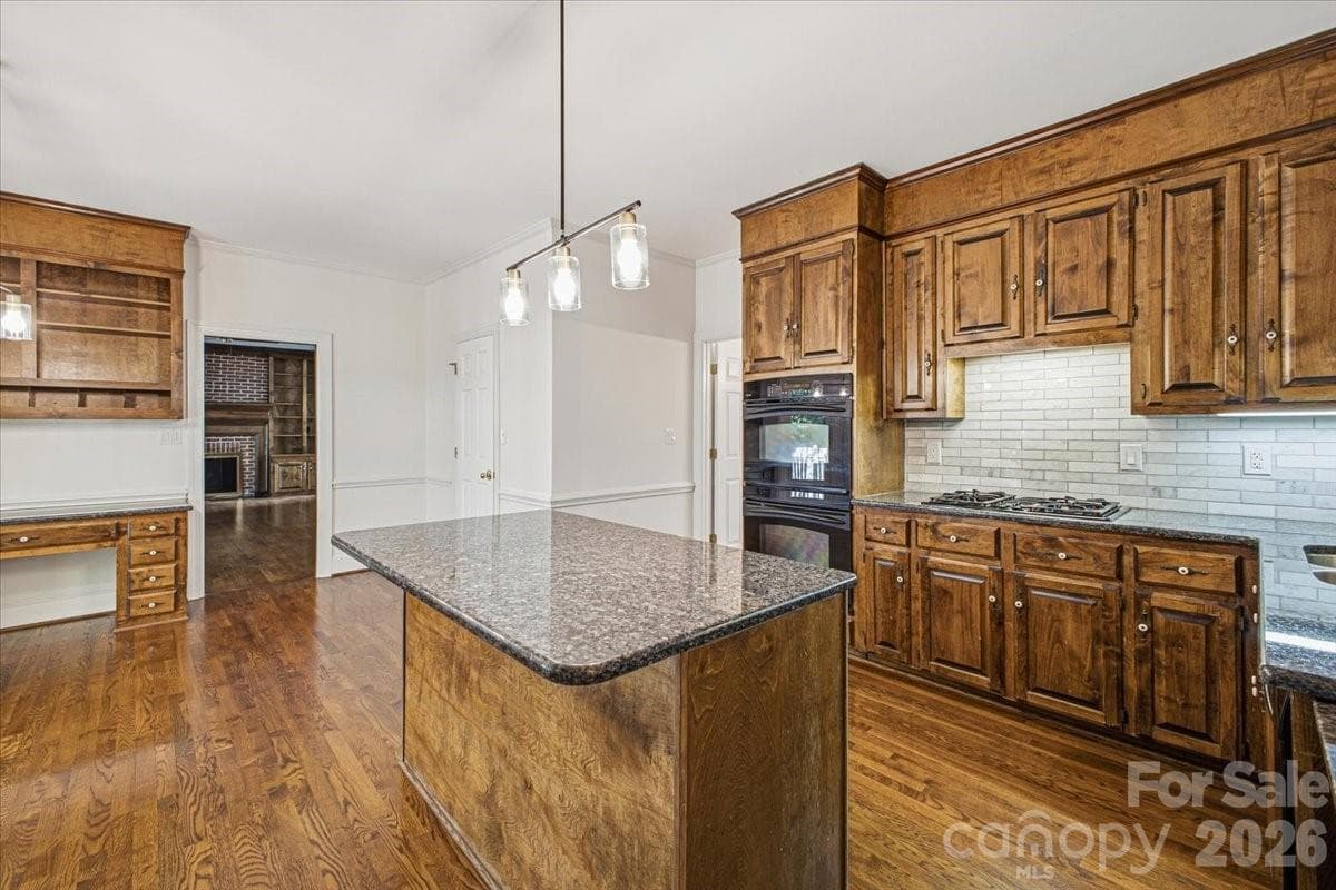 Single Family Residence at 9423 Braemar Terrace, Charlotte, photo 4 of 30