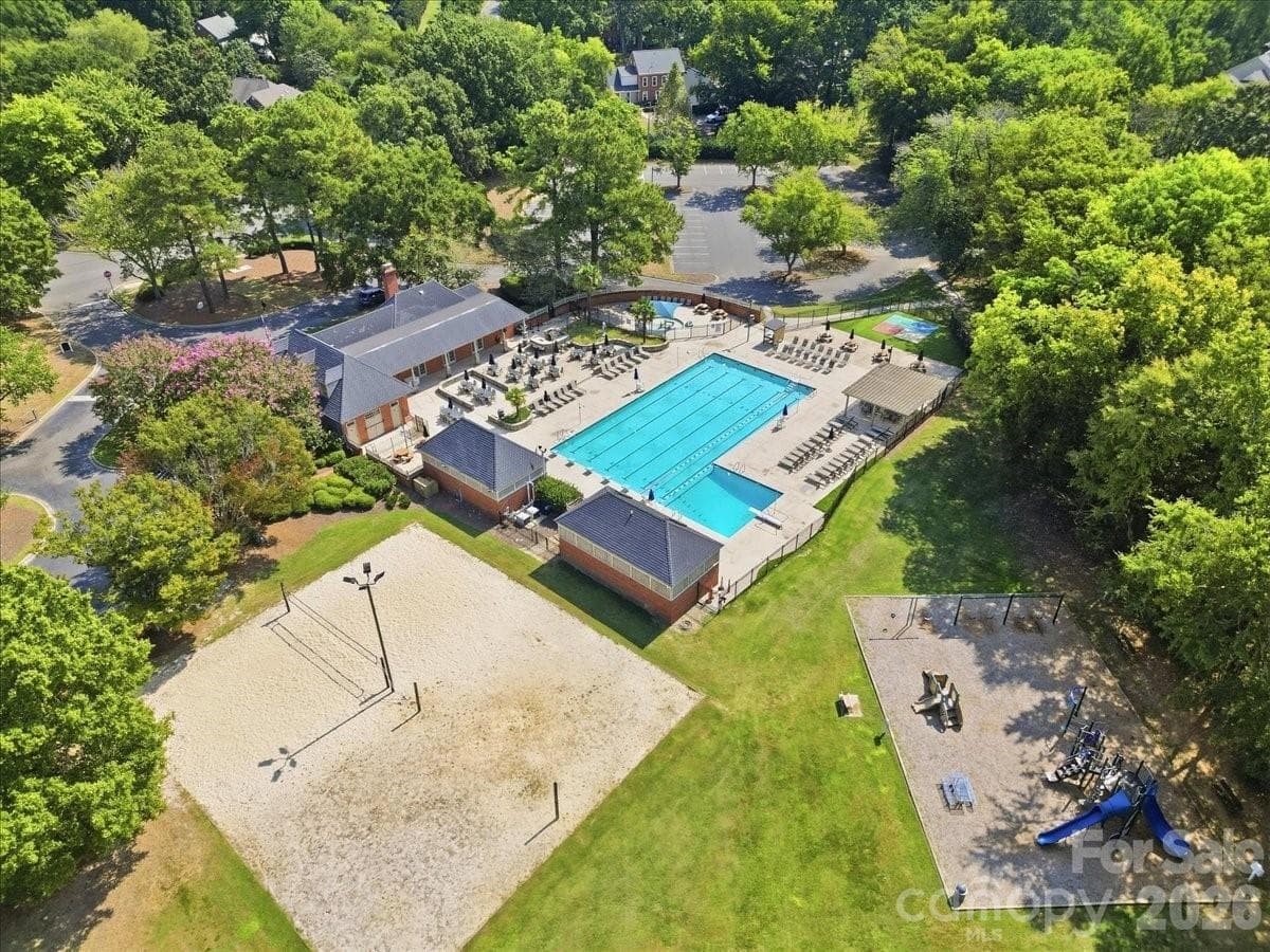 Swimming pool & sand volleyball - 9423 Braemar Terrace, Charlotte
