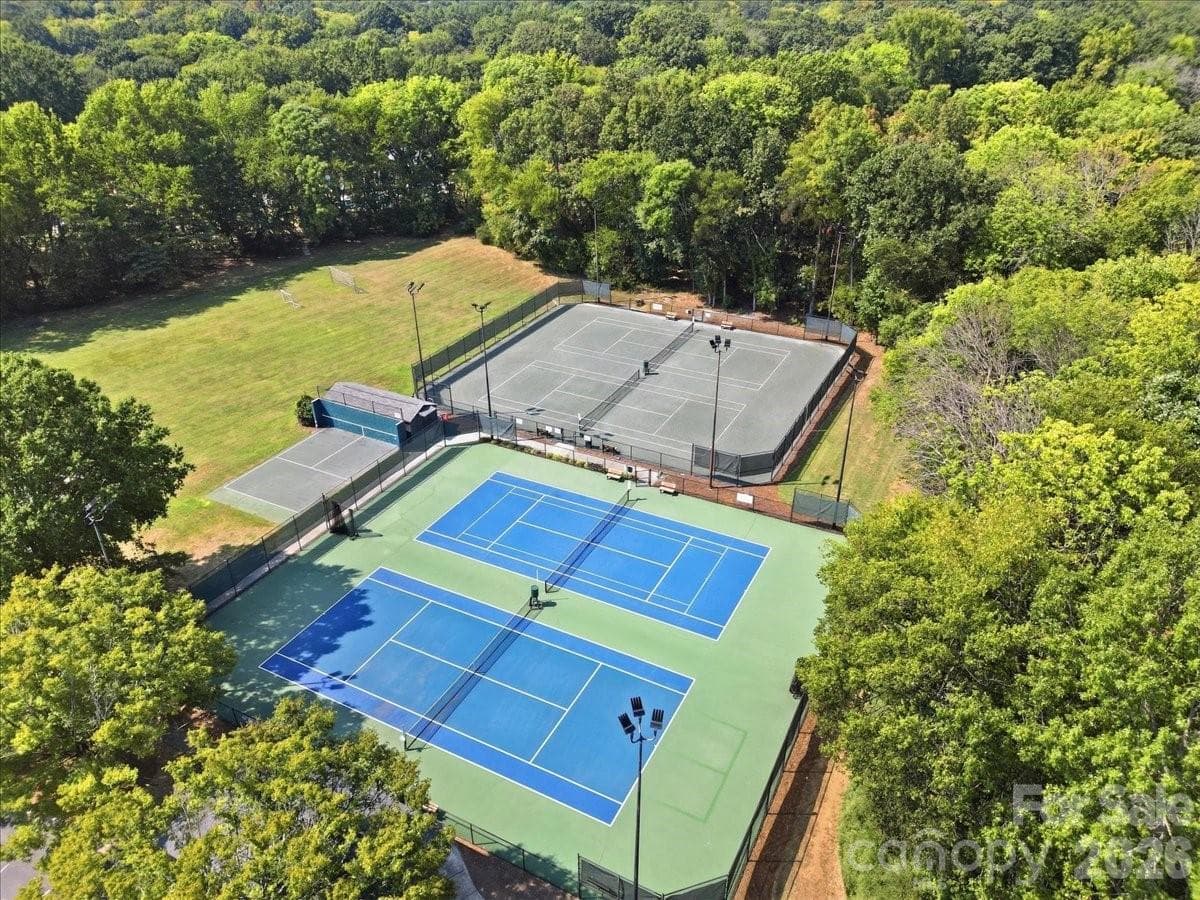 3 hard and 2 clay tennis courts - 9423 Braemar Terrace, Charlotte