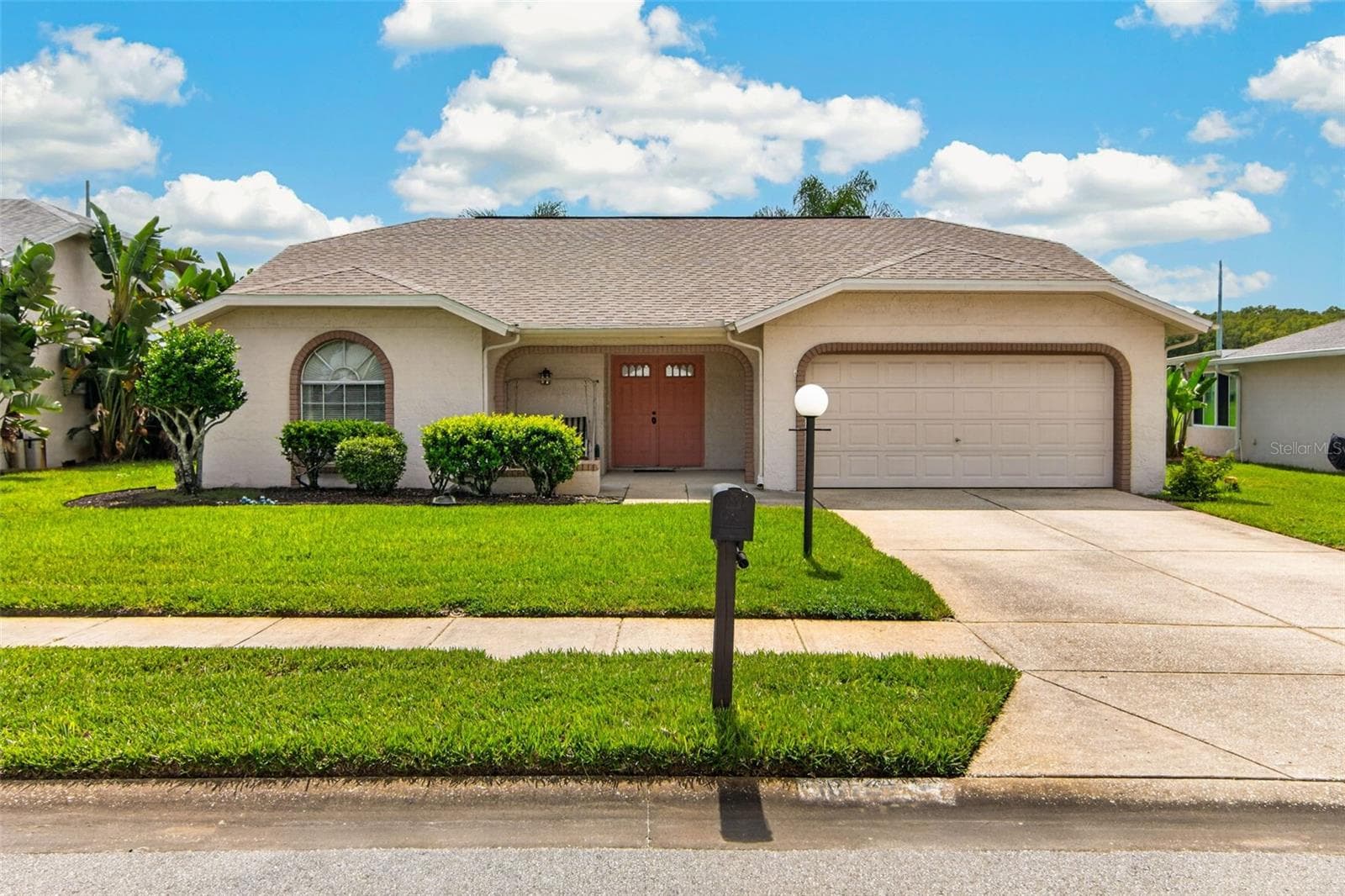 10707 FALLEN LEAF LN