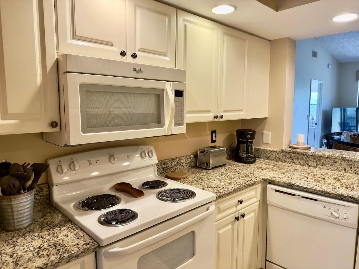 Condo - Hotel at 4510 47TH AVE W #203, BRADENTON, photo 11 of 91