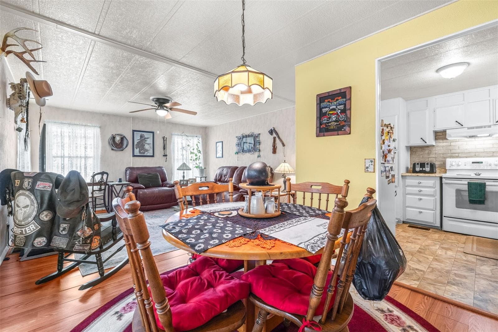 Manufactured Home at 8 WOODLAND CIR, HAINES CITY, photo 10 of 35