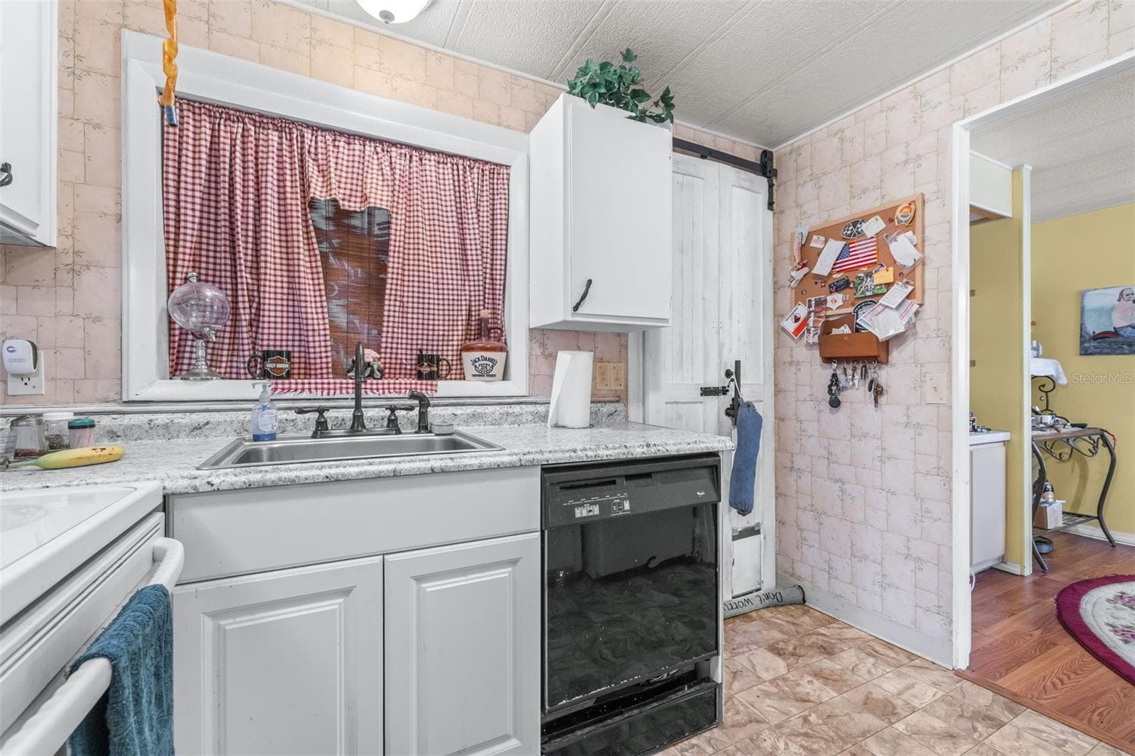 Manufactured Home at 8 WOODLAND CIR, HAINES CITY, photo 14 of 35