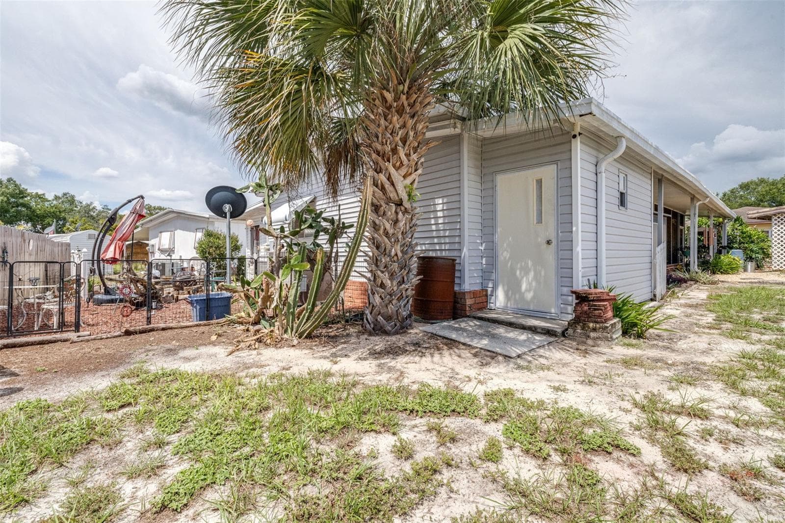 Manufactured Home at 8 WOODLAND CIR, HAINES CITY, photo 30 of 35