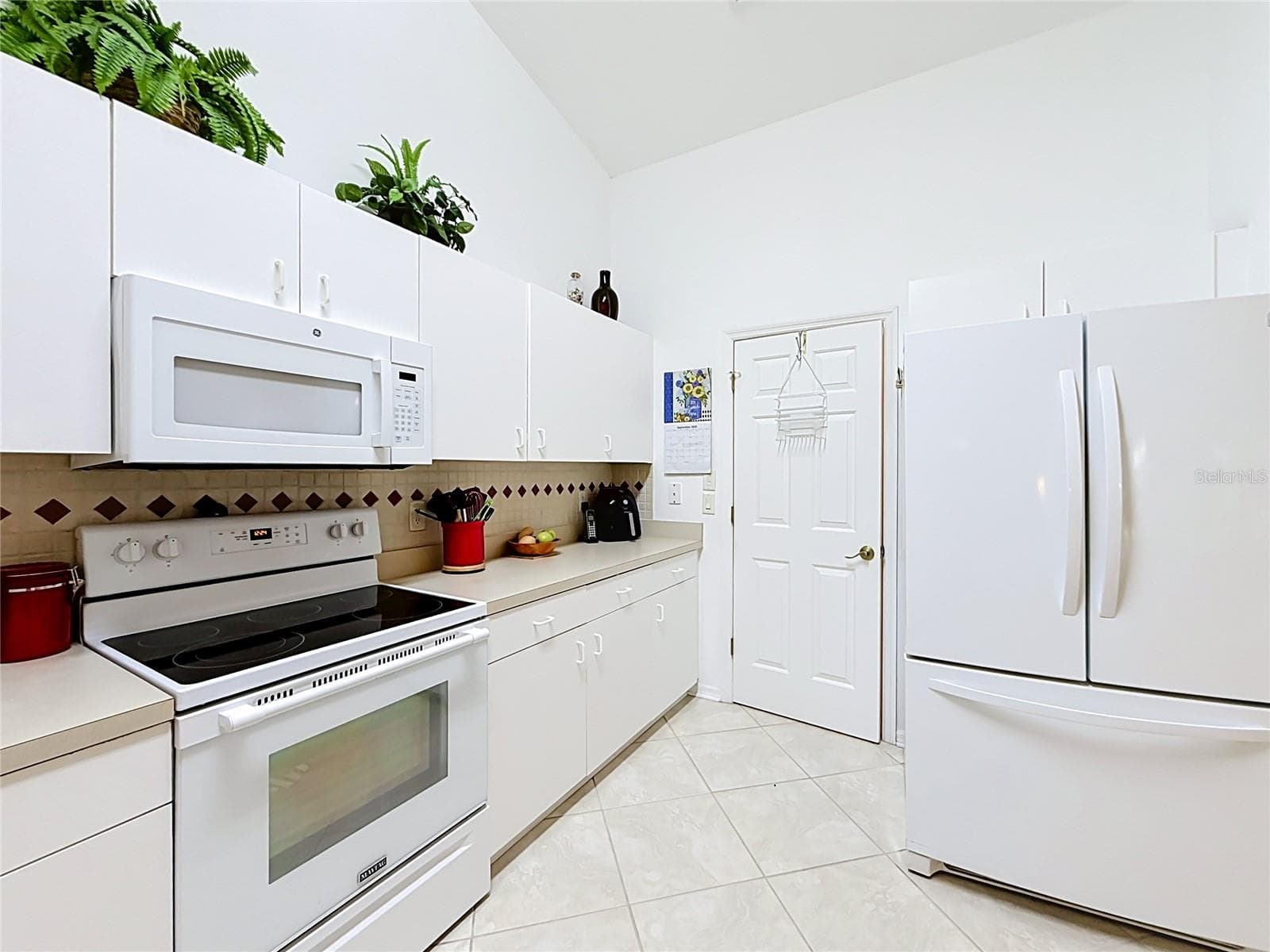 Single Family Residence at 24817 RIVERBOAT BND, LEESBURG, photo 10 of 32