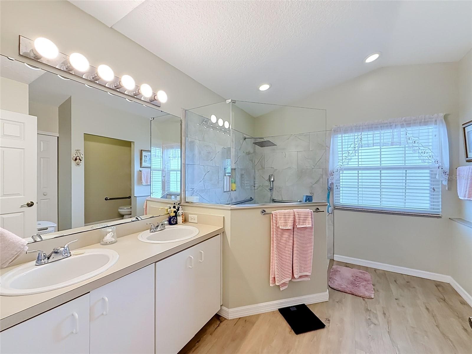 Single Family Residence at 24817 RIVERBOAT BND, LEESBURG, photo 16 of 32