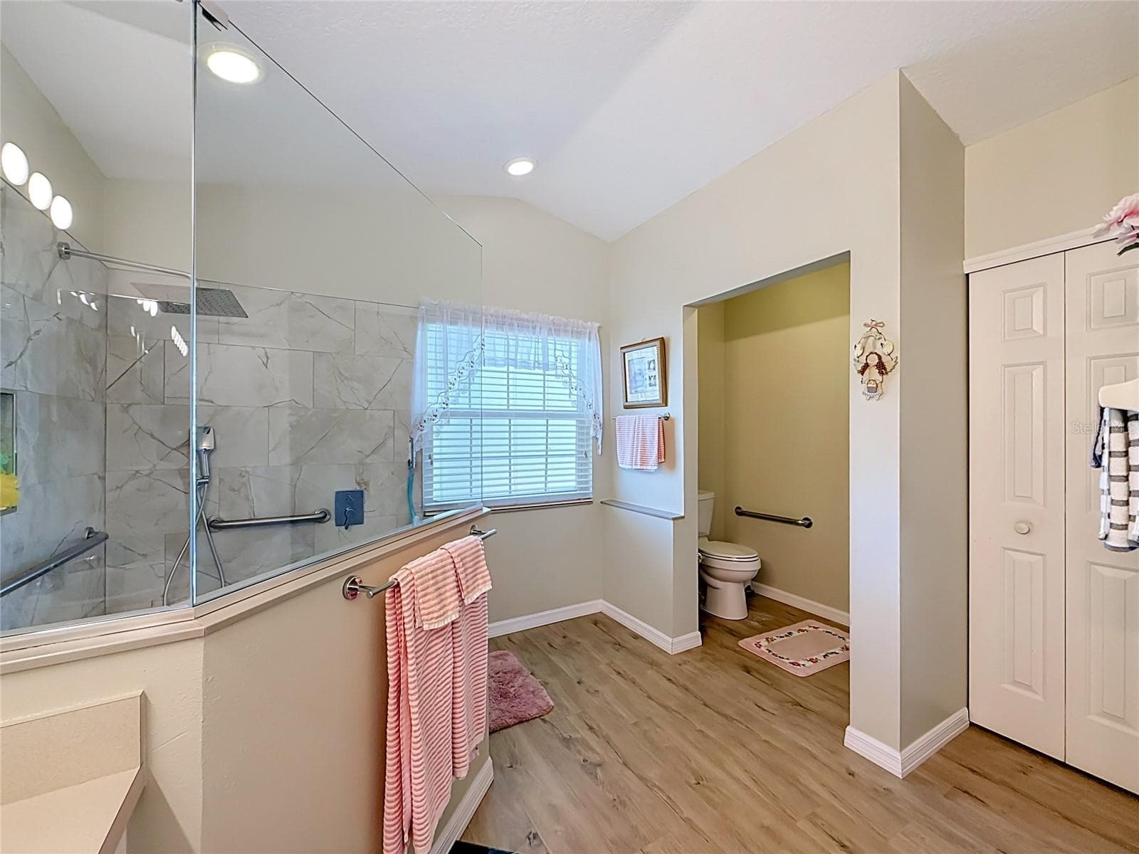 Single Family Residence at 24817 RIVERBOAT BND, LEESBURG, photo 17 of 32